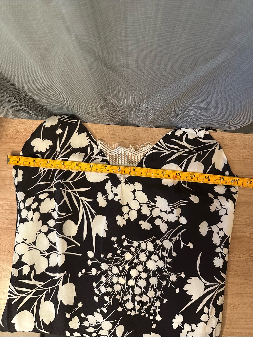 Gold Hawk Black & White Dove Shadow Print Silk/Lace cami Size Small NWT - Picture 3 of 7